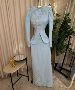 أزياء الأميرة - جمبسوت سهرة سماوي ملكي ووردي بأكمام منفوخة وتطريز ورود ثلاثية الأبعاد | أحدث هبات 2026