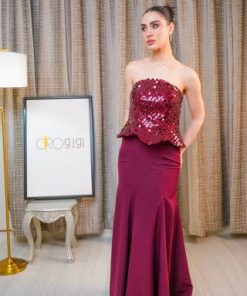 فستان برغندي بتصميم أنيق وجذاب