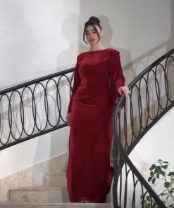 أزياء الأميرة - فستان مخمل بلون عنابي