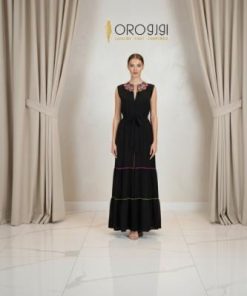 جلابية بلون أسود بدون أكمام بتطريز ملون وربطة خصر