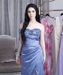 فستان أزرق أنيق بطابع أنثوي مميز