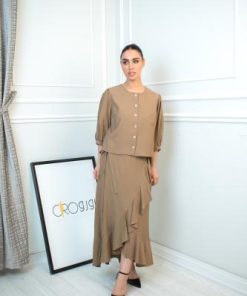 طقم نسائي بني بلمسة أنثوية أنيقة