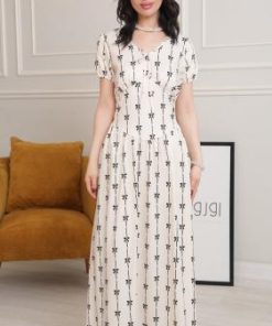 فستان ماكسي أوف وايت بنقشة ناعمة ولمسة أنثوية راقية