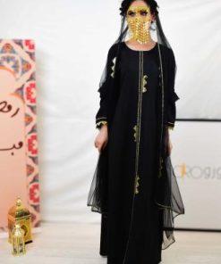 جلابية سوداء فاخرة بتفاصيل ذهبية ولمسة تراثية راقية