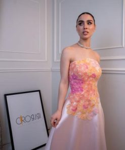 فستان سهرة طويل وردي بلمسة فاخرة