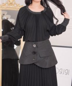 طقم نسائي أسود بلمسة أنثوية راقية