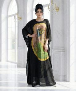 جلابية سوداء طويلة بتفاصيل فنية ولمسة راقية