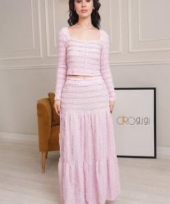 طقم وردي فاتح بتصميم ناعم ولمسة أنثوية راقية