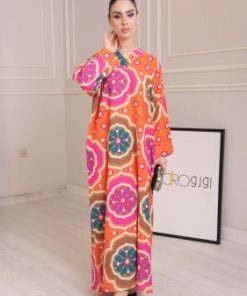 جلابية طويلة بلون برتقالي بتصميم حيوي ولمسة عصرية راقية