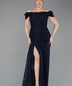 متجر زحل - فستان سهرة دانتيل فاخر بقصة أوف شولدر وشق جانبي أنيق