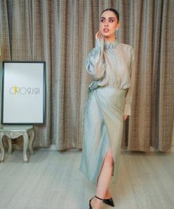 طقم نسائي أخضر فاتح بلمسة عصرية راقية