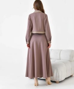 Alternative view of متجر زحل - طقم نسائي كريب مطفي فاخر – جاكيت وبنطال بقصة أنيقة