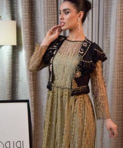 طقم طويل بلون ذهبي وأسود بلمسة راقية