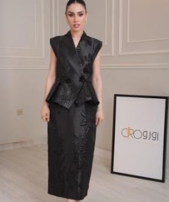 طقم نسائي أسود بلمسة أنثوية راقية