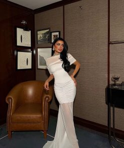 Alternative view of متجر زحل - فستان كريب أبيض بتفصيل تول شفاف فاخر