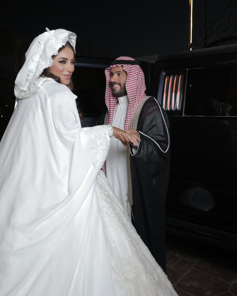 ندف - عبايه العروس دانتيل الاكمام و الرأس - الصورة 2