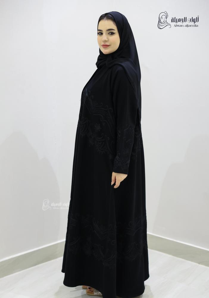 ألوان الجميلة - عباية سوداء هاري مطرزة بتطريز أسود ناعم - الصورة 3
