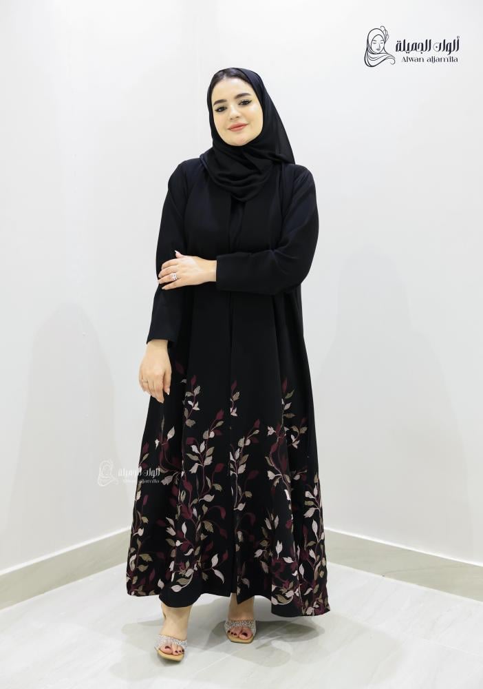 ألوان الجميلة - عباية سوداء مطرزة من كريب إندونيسي فاخر