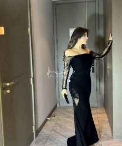 العنود للأزياء - فستان سهرة جريئ وفخم بخامة دانتيل مطرز بكرستال الامع بتصميم أنيق