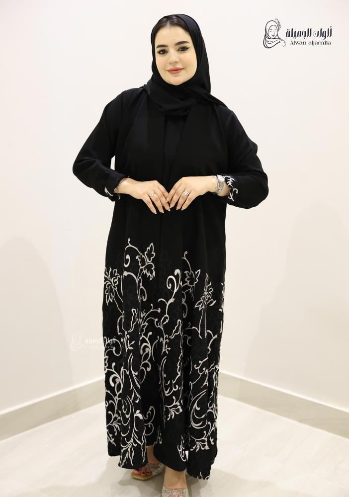 ألوان الجميلة - عباية سوداء مطرزة بتصميم أنيق كريب اندونيسي - الصورة 3