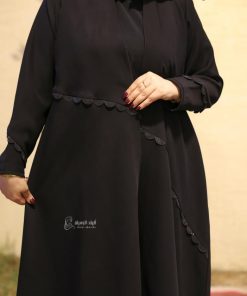 Alternative view of ألوان الجميلة  - عباية تحديد كلفة سوداء قماش كريب – قصة مريحة أنيقة