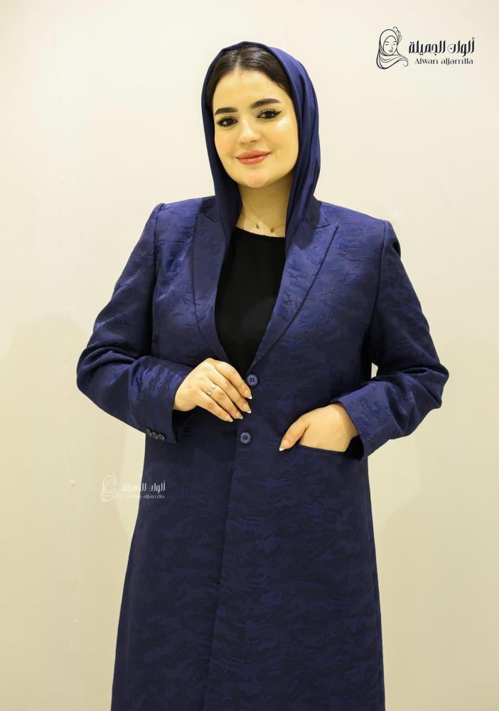 ألوان الجميلة - عباية بليزر من قماش التفتة الفاخر بلون كحلي أنيق - الصورة 2