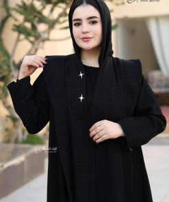 Alternative view of ألوان الجميلة  - عباية سوداء أنيقة بقماش كريب فاخر وتصميم عملي