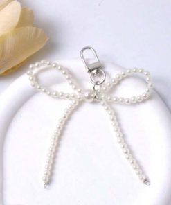 charms تعليقة الفيونكه