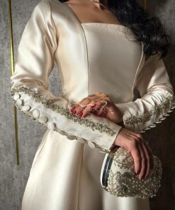 العنود للأزياء - فستان سهرة بيج ساتر باكمام مطرزة كرستال