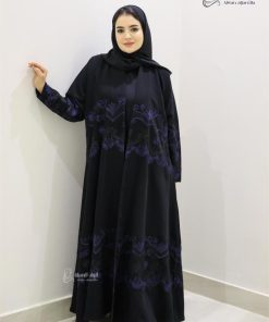 ألوان الجميلة  - عباية سوداء بتطريز كحلي أنيق نص كلوش هاري