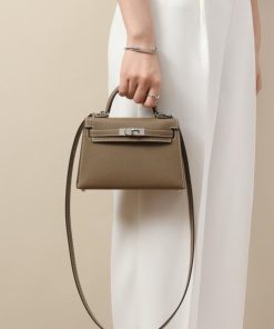 Kelly bag .