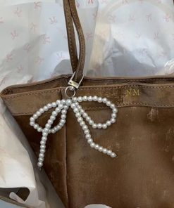Alternative view of charms تعليقة الفيونكه