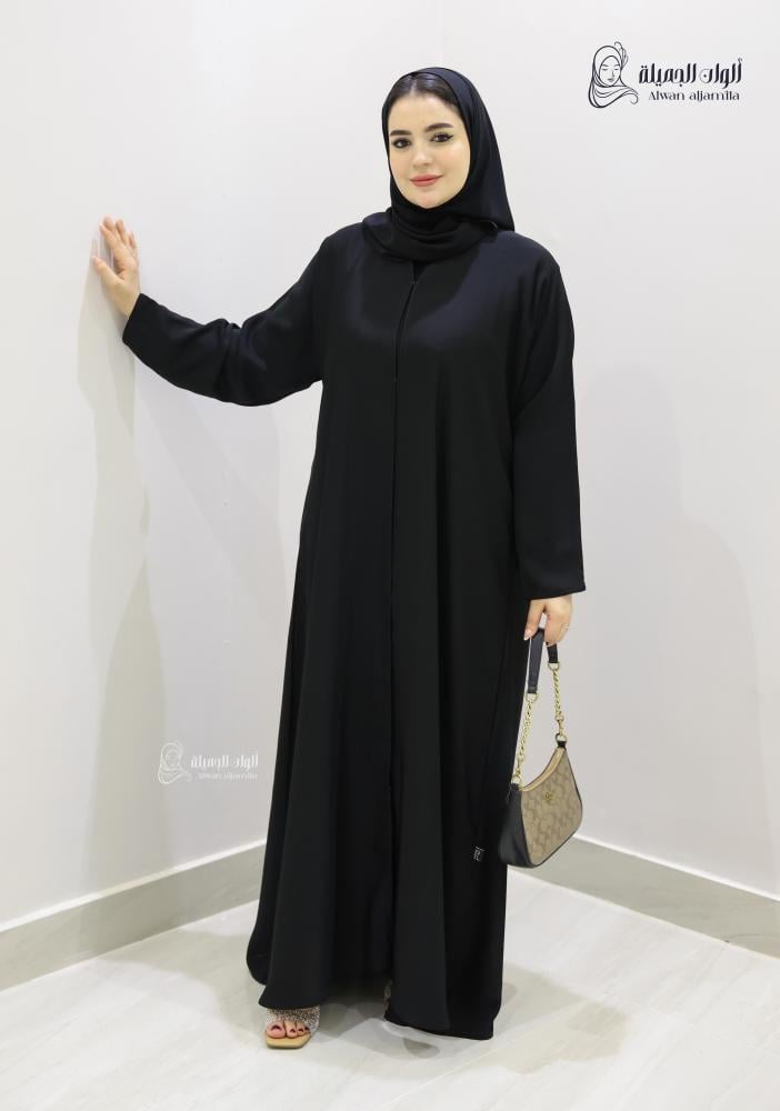 ألوان الجميلة - عباية سوداء من الحرير بقصّة رسمية أنيقة