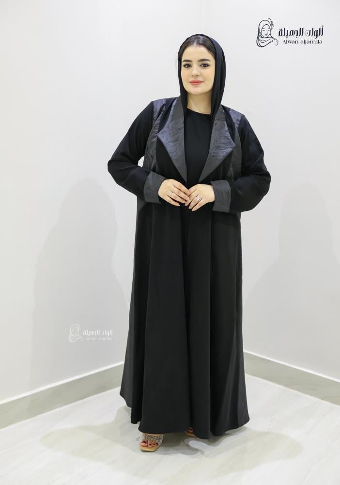 ألوان الجميلة - عباية سوداء تدخيلة تفتة بتصميم فخم وياقة أنيقة