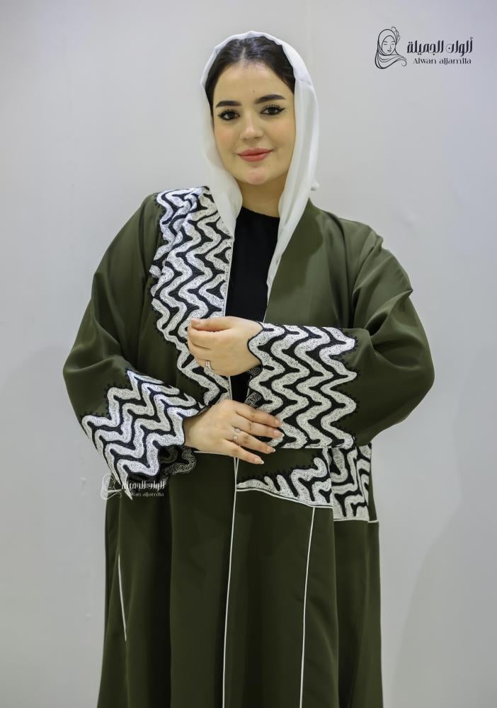 ألوان الجميلة - عباية هاري باللون الزيتي كريب إندونيسي فاخر - الصورة 2