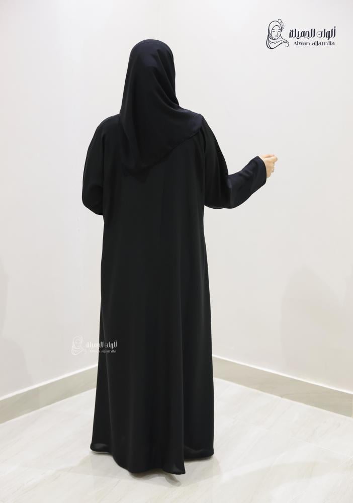 ألوان الجميلة - عباية سوداء من الحرير بقصّة رسمية أنيقة - الصورة 5