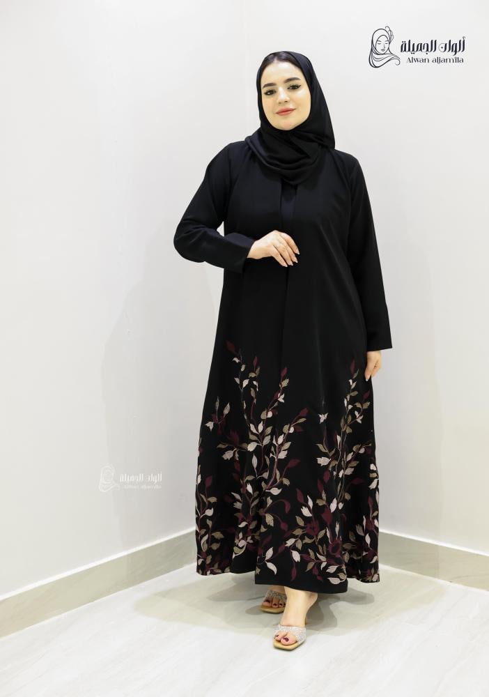 ألوان الجميلة - عباية سوداء مطرزة من كريب إندونيسي فاخر - الصورة 4