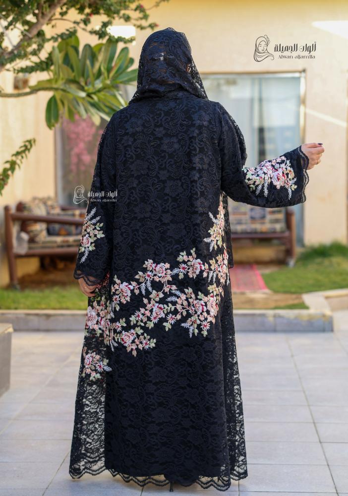 ألوان الجميلة - عباية دانتيل كاملة مطرزة بقصة نص كلوش - الصورة 5