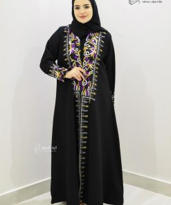 ألوان الجميلة  - عباية سوداء مطرزة هاري نص كلوش بتصميم أنيق وتطريز فاخر