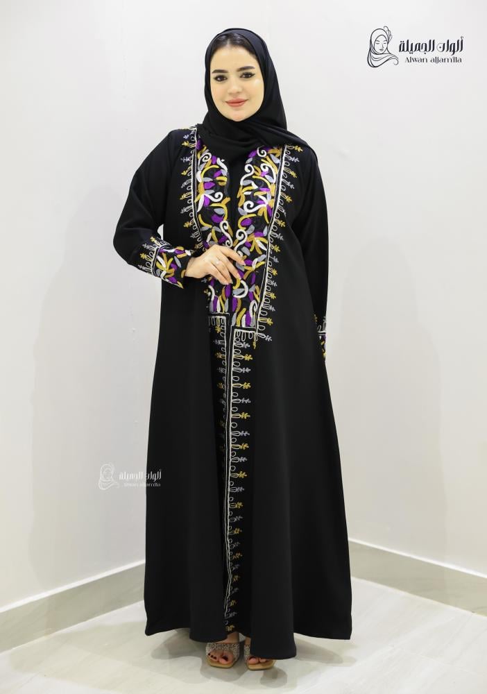 ألوان الجميلة - عباية سوداء مطرزة هاري نص كلوش بتصميم أنيق وتطريز فاخر