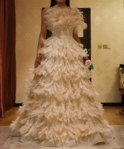 سمارا بوتيك - فستان ملكة فاخر مع تدرجات الريش الأنيقة من سمارا بوتيك-P30