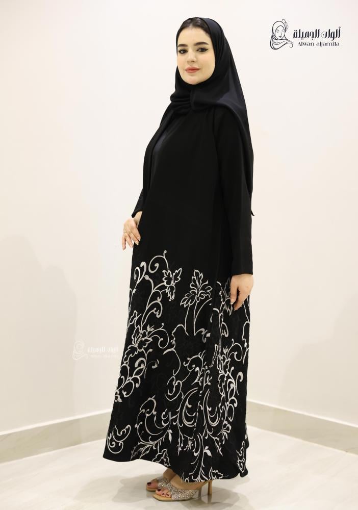 ألوان الجميلة - عباية سوداء مطرزة بتصميم أنيق كريب اندونيسي - الصورة 5