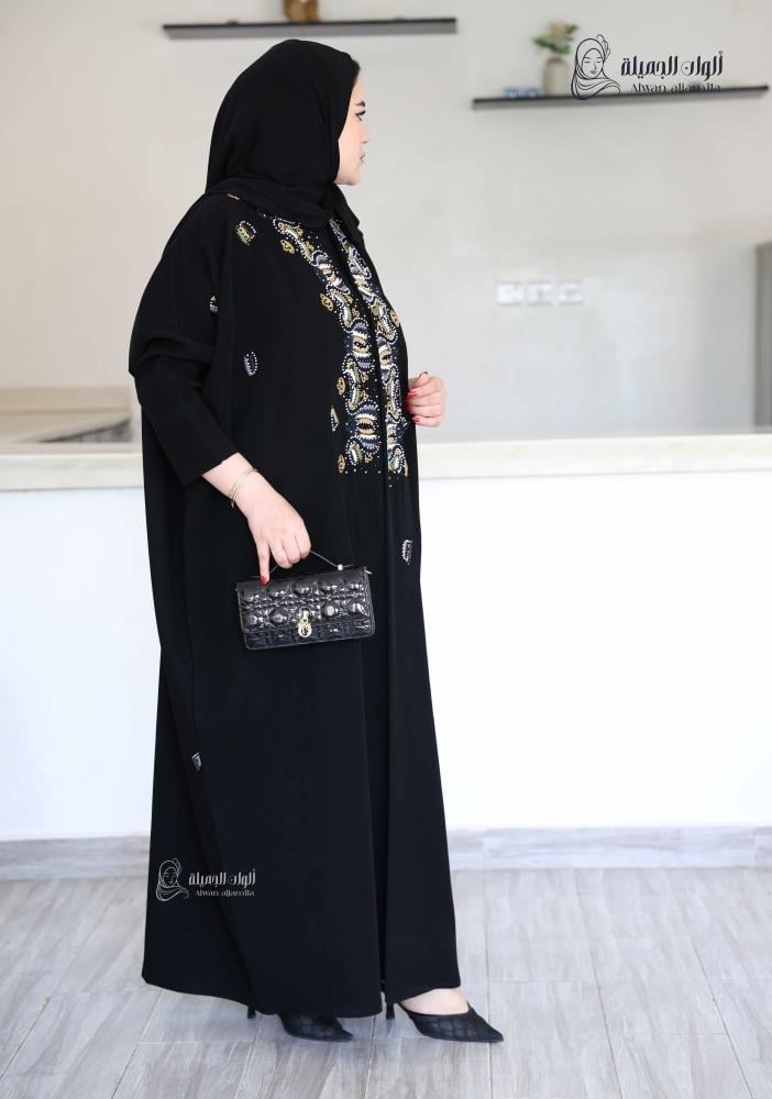 ألوان الجميلة - عباية سوداء فراشة بتطريز ناعم - الصورة 4