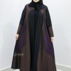 ألوان الجميلة  - عباية تدخلية بتصميم ناعم وألوان هادئة