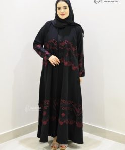 ألوان الجميلة  - عباية سوداء هاري نص كلوش بتصميم ناعم