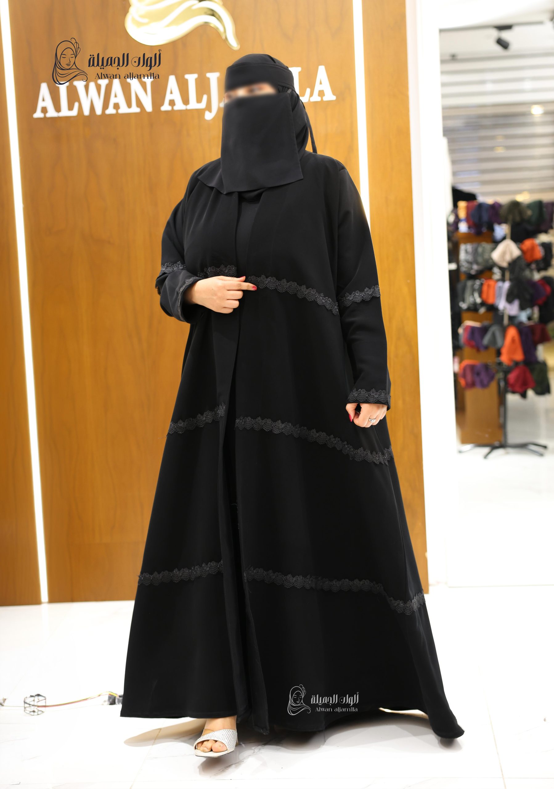 ألوان الجميلة - عباية كلفة سوداء كريب نص كلوش
