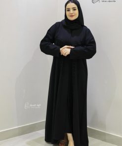 ألوان الجميلة  - عباية سوداء مطرزة نص كلوش كريب ناعم
