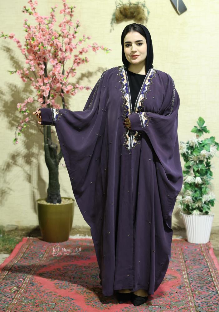 ألوان الجميلة - عباية حرير مغسول موف دخاني شك بشت بتطريز فاخر