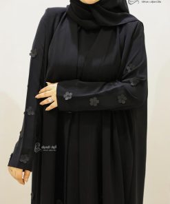 Alternative view of ألوان الجميلة  - عباية سوداء حرير ورود تصميم فخم