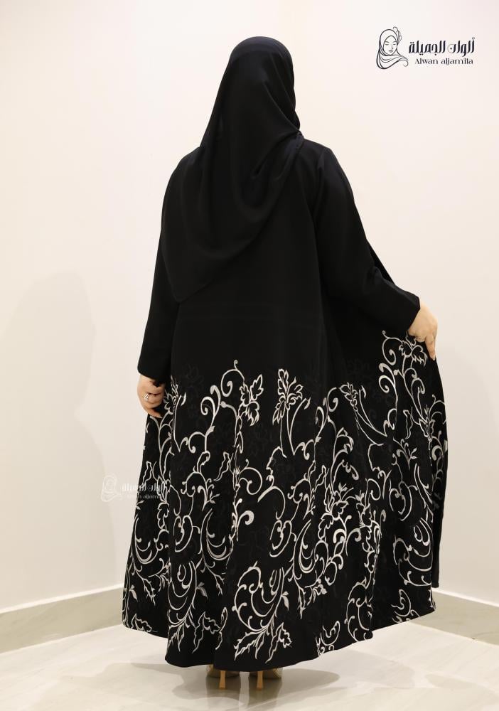 ألوان الجميلة - عباية سوداء مطرزة بتصميم أنيق كريب اندونيسي - الصورة 2